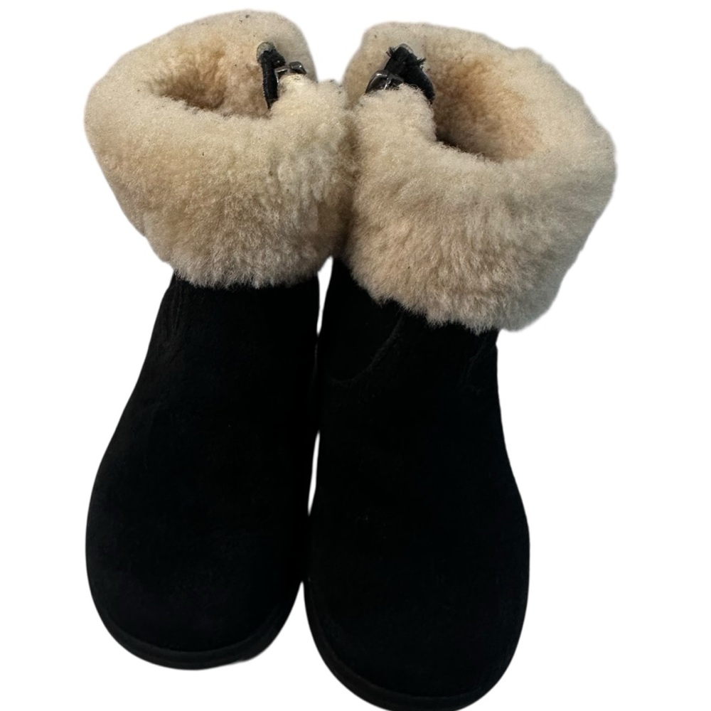 Carefully Chosen ❤️ Toddler black UGG boots: cozy, warm, & easy zip on
